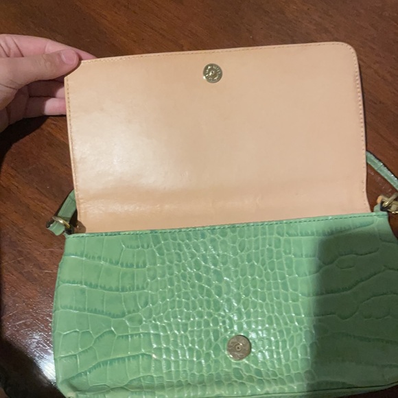 Leather lime green Kate Spade lizard purse - Picture 3 of 14